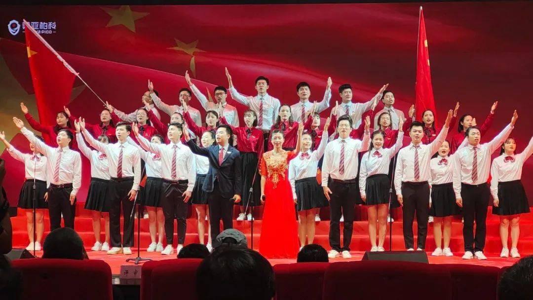 55岁的邓文迪:如何焕发新生,重拾青春魅力,让年轻男友自愧不如